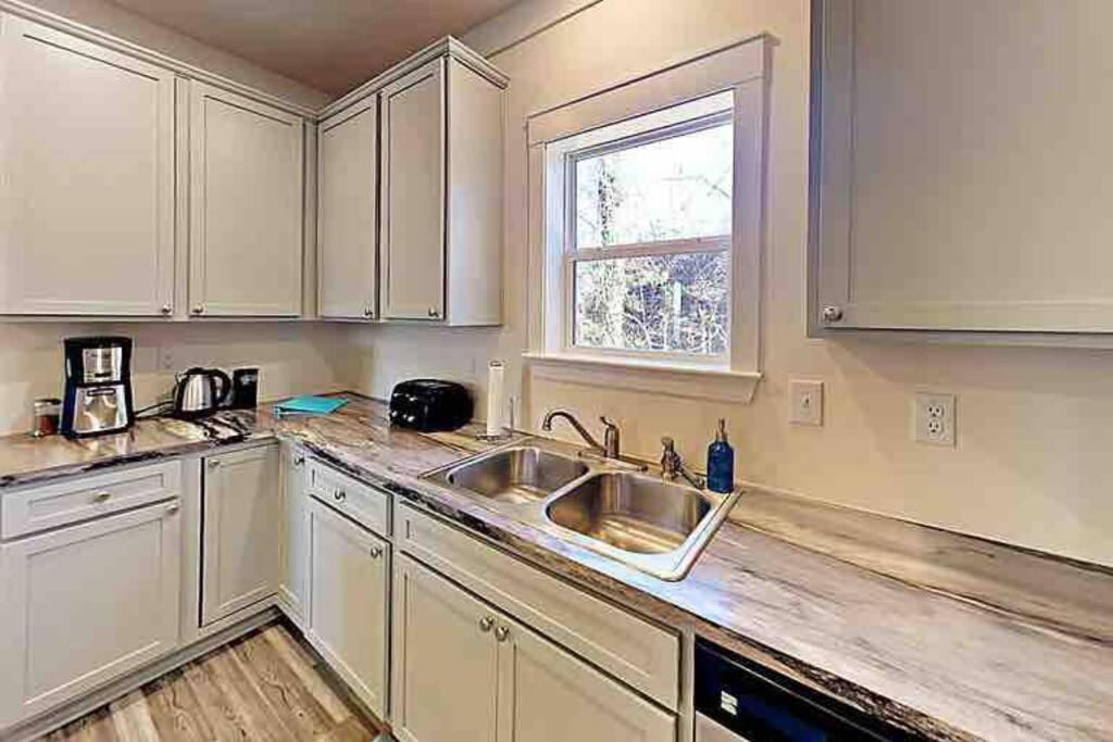 Serenity Views Comfort - Close To City & Parkway! Weaverville Luaran gambar